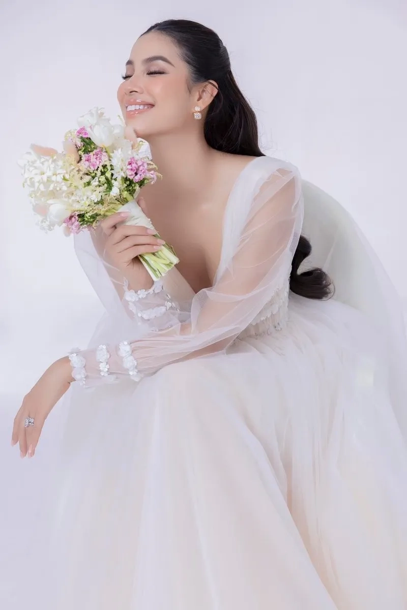 Đám cưới Phạm Hương là sự kiện nhận được nhiều sự chú ý từ truyền thông