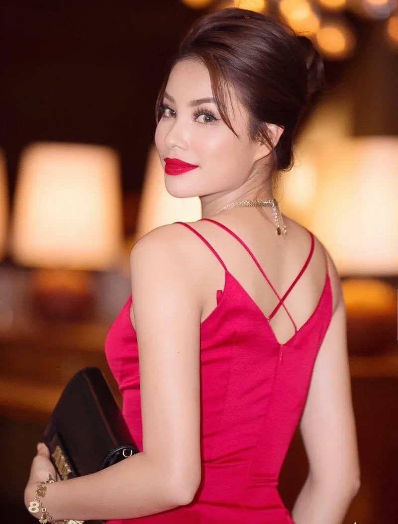 Phạm Hương phẫu thuật thẩm mỹ là thông tin được khán giả quan tâm
