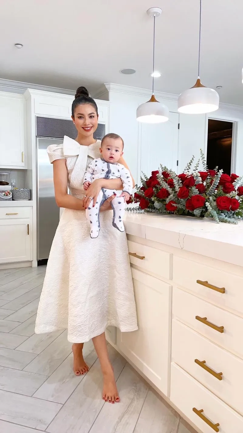 Phạm Hương thi Hoa hậu Hoàn Vũ Thế Giới với phong thái đầy tự tin