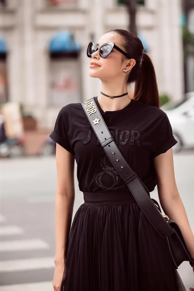 Phạm Hương đăng quang Hoa hậu Hoàn Vũ 2015 là niềm vinh dự lớn