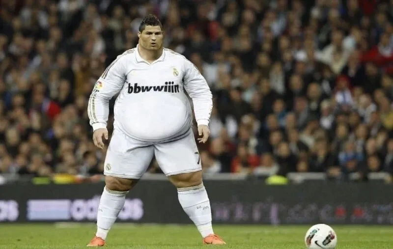 Ronaldo meme siuuu ngộ nghĩnh với biểu cảm đặc trưng thú vị