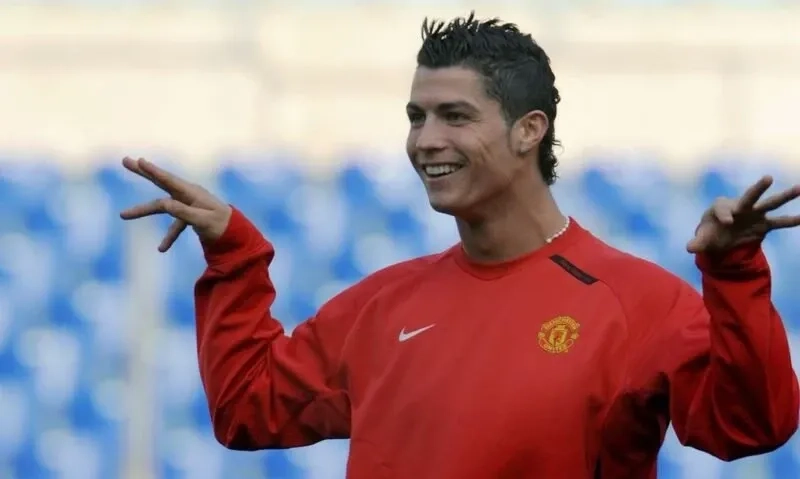 Ronaldo smile meme hài hước với hình ảnh độc đáo dễ thương