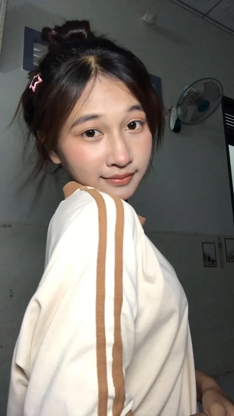 Download ảnh hot girl châu Á với hình ảnh sắc nét và phong cách cuốn hút