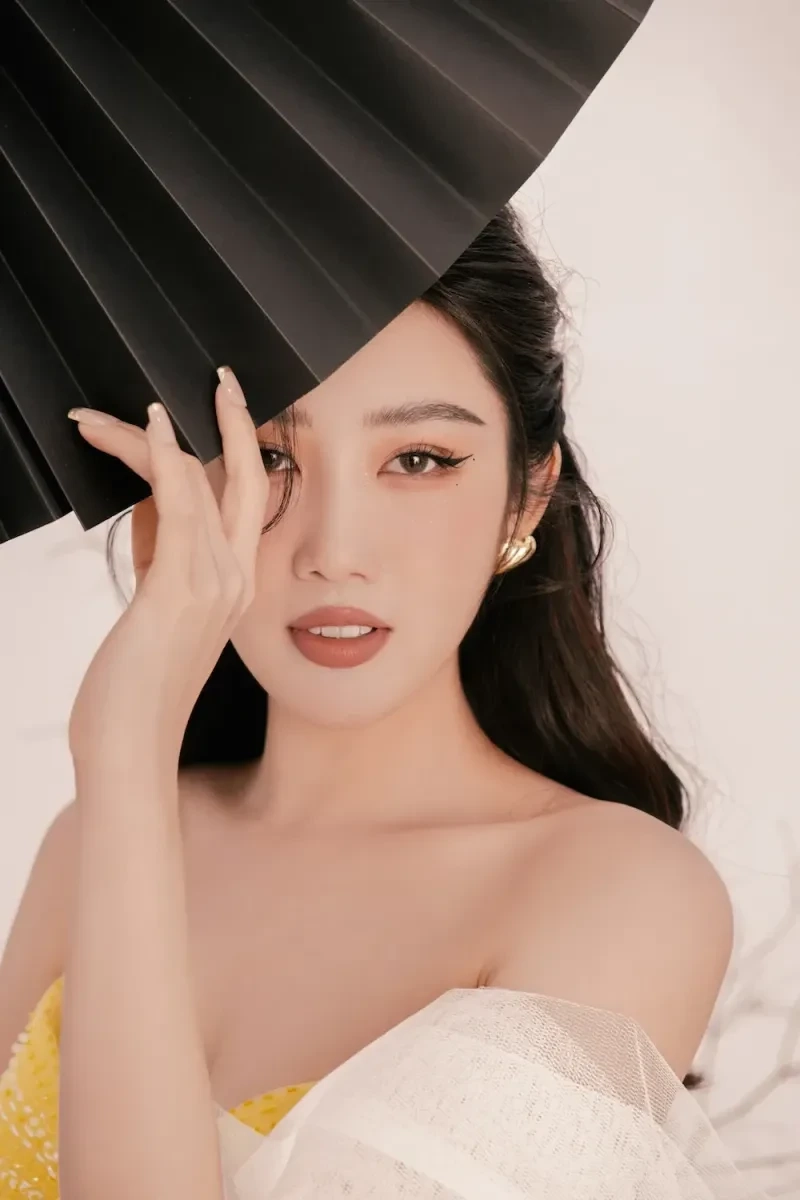 Thúy Ngân Nhã Phương là bạn thân thiết trong làng giải trí