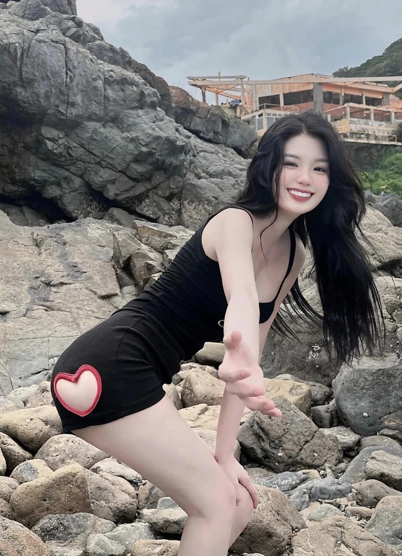 Anh gái đẹp cute thu hút với vẻ ngoài dễ thương và dịu dàng