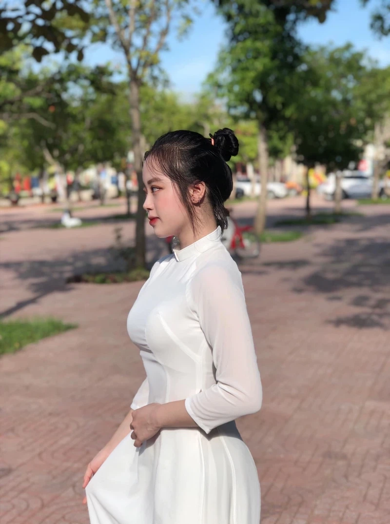 Ảnh gái xinh phong cách street style với nét đẹp nổi bật và thần thái ấn tượng