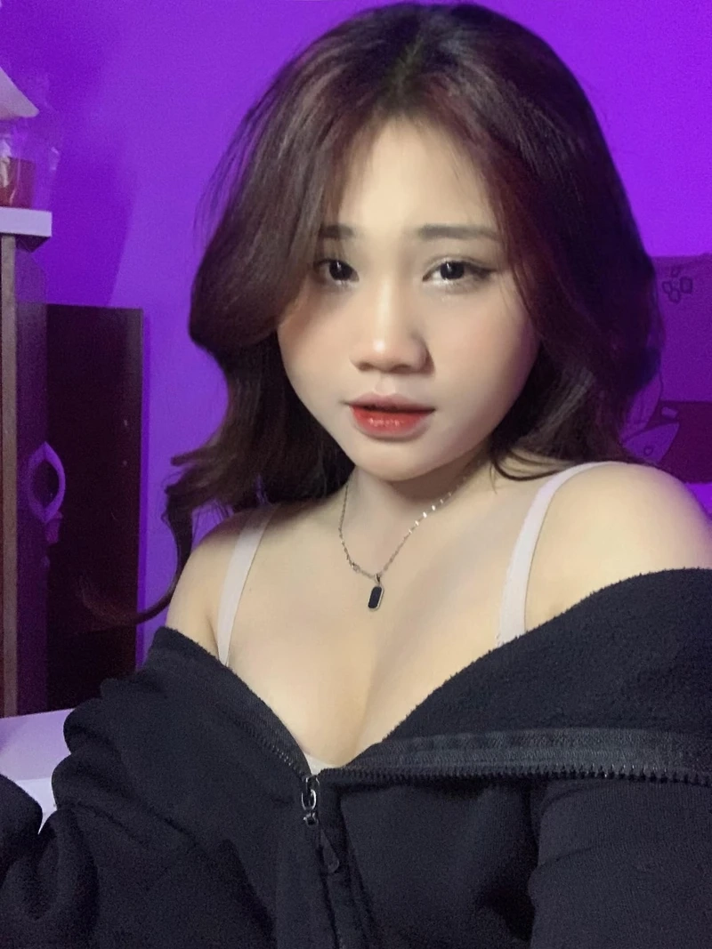 Gái mlem livestream luôn làm bùng nổ sự quan tâm của cộng đồng