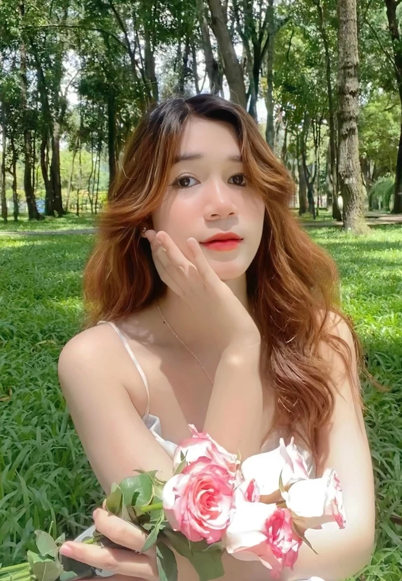 Tiktok gai xinh nổi bật với vẻ đẹp tự nhiên và tươi trẻ