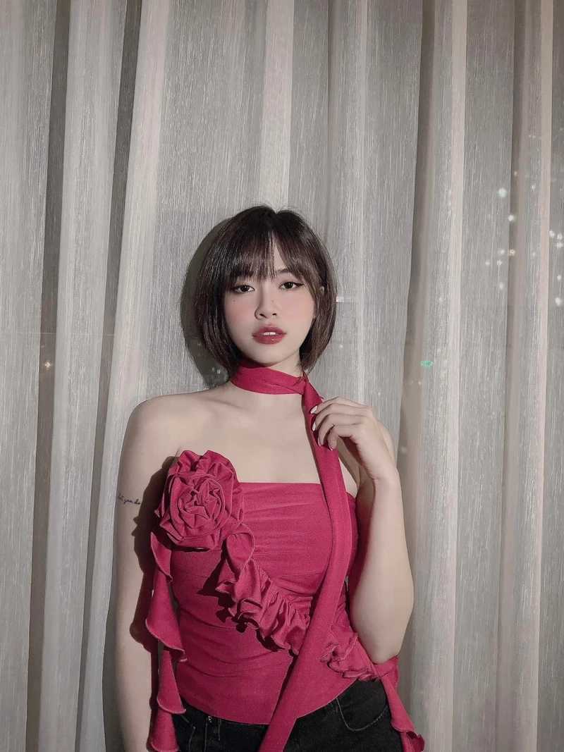 Gái xinh TikTok sexy: Gái xinh TikTok tỏa sáng với sự quyến rũ đầy mê hoặc