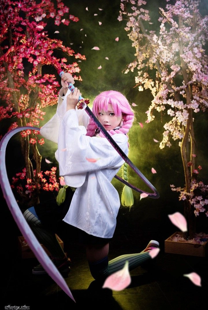 Cosplay Kanroji Mitsuri tái hiện hình ảnh tuyệt đẹp