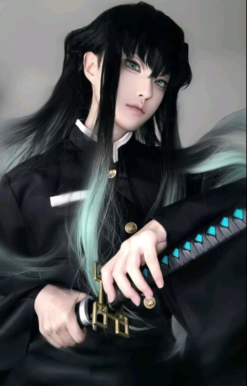 Muichiro Tokito cosplay đầy thần thái