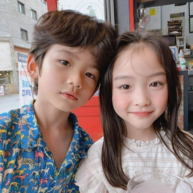 Avatar đôi trẻ con dễ thương và tinh nghịch