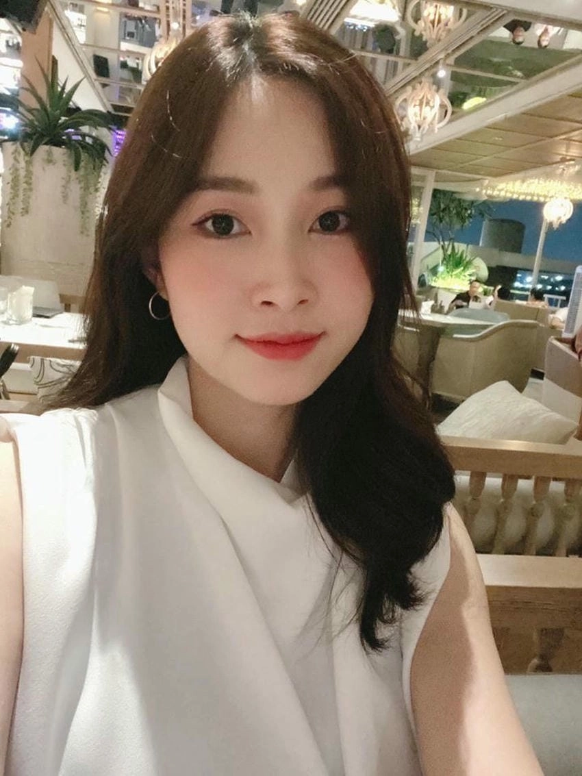 Hoa hậu Đặng Thu Thảo tỏa sáng mọi nơi