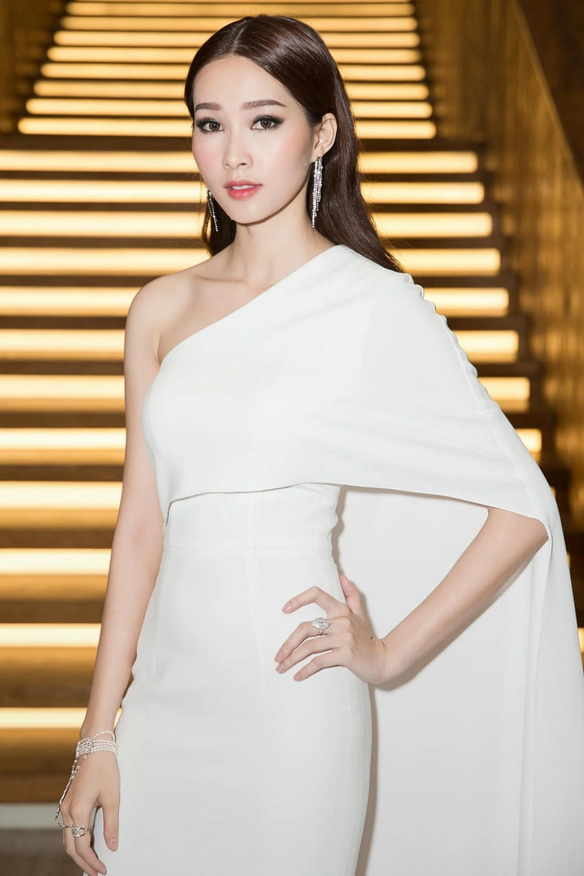 Đặng Thu Thảo hoa hậu Việt Nam 2012