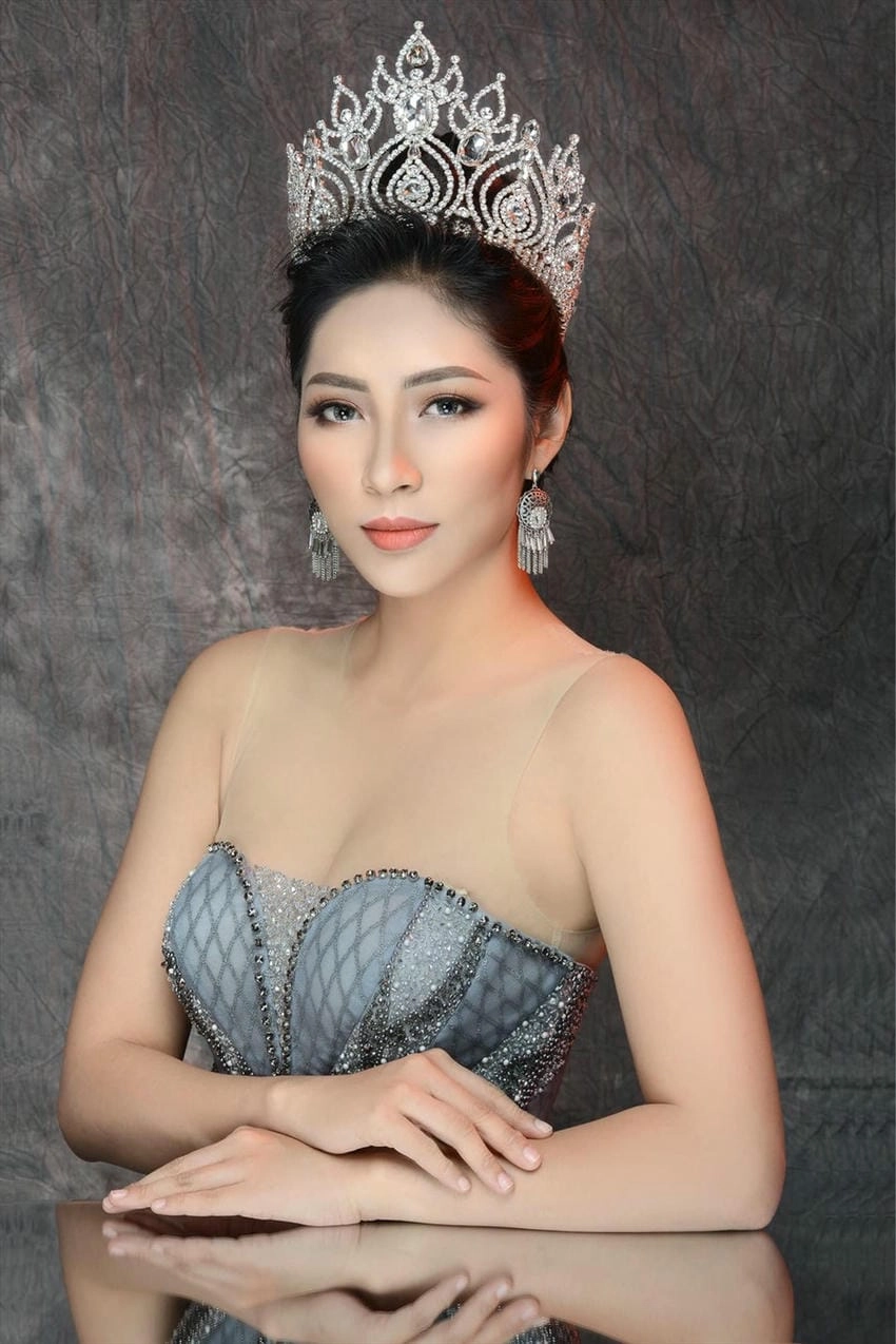 Hh Đặng Thu Thảo giản dị vẫn sang trọng