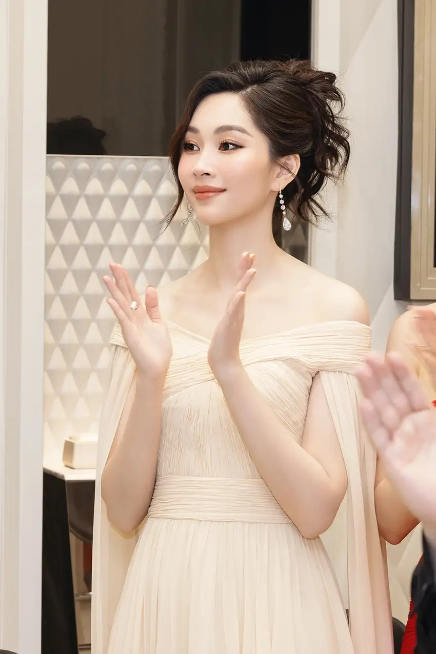 Hoa hậu đại dương Đặng Thu Thảo quyến rũ