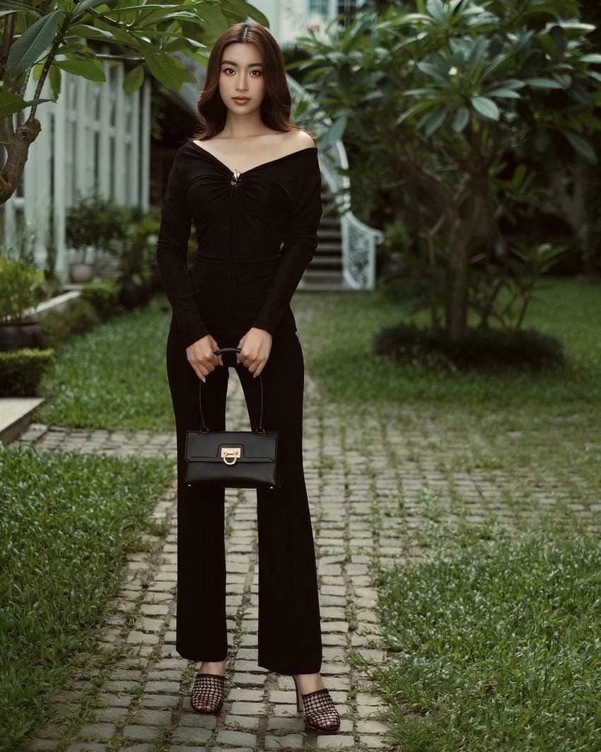 Đỗ Mỹ Linh sexy với vóc dáng hoàn hảo