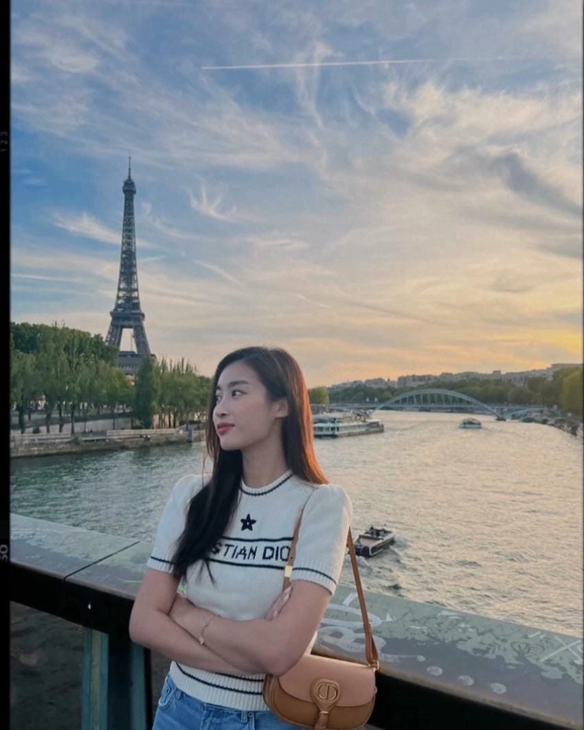 Hoa hậu Đỗ Mỹ Linh hạnh phúc bên gia đình nhỏ