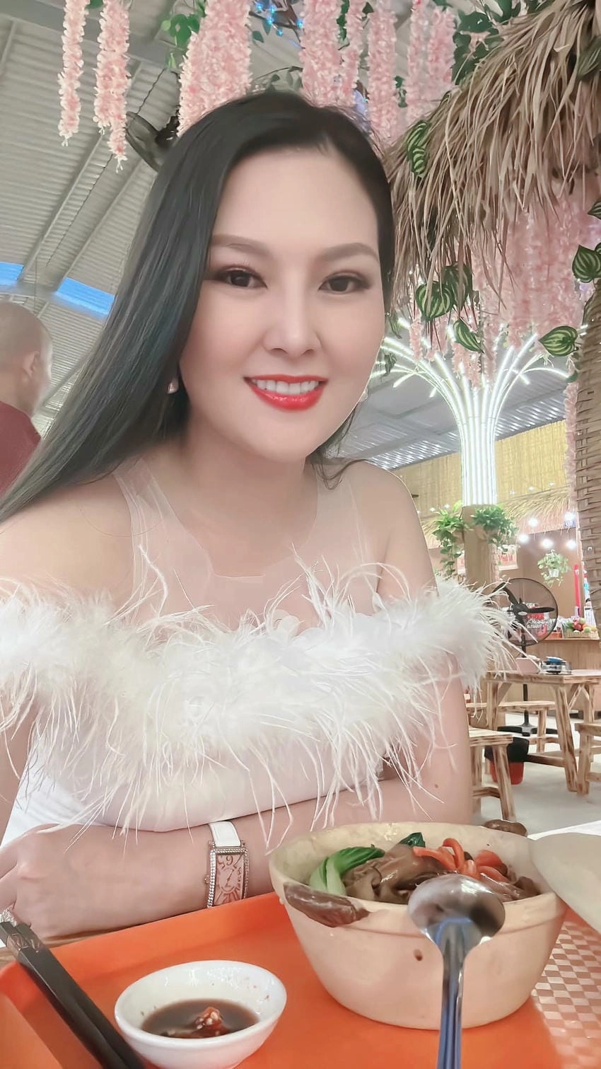 Hoa hậu Kim Thoa Randy song ca triệu view mê hoặc