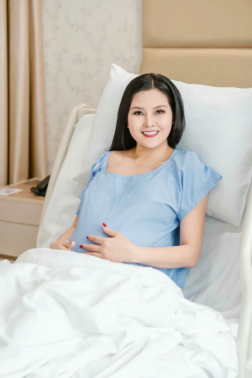 Hoa hậu Kim Thoa bao nhiêu tuổi? 39 vẫn cuốn hút