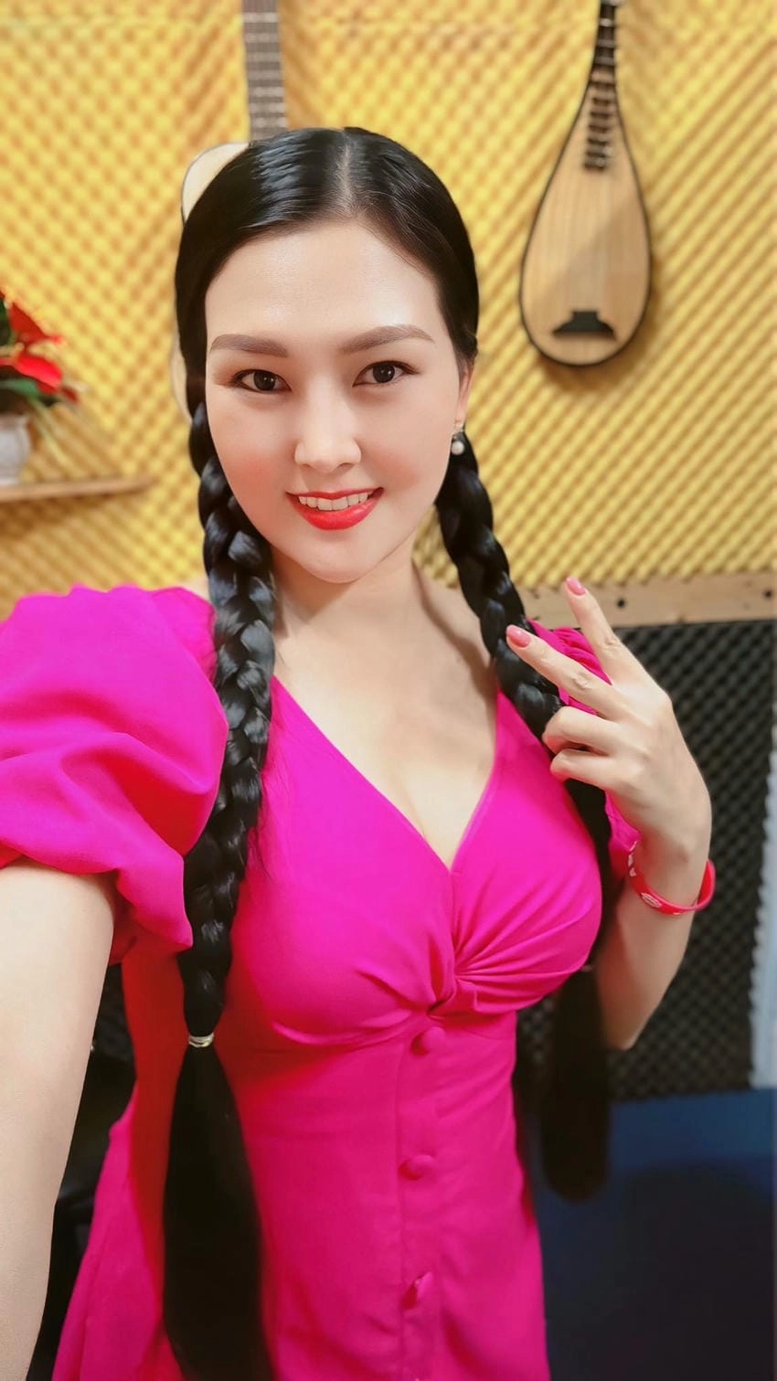 Hoa hậu Kim Thoa ca nhạc bolero đậm chất miền Tây