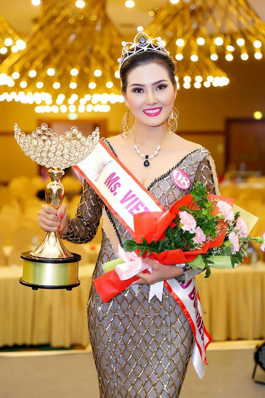 Hoa hậu Kim Thoa rạng ngời nhan sắc và tài năng