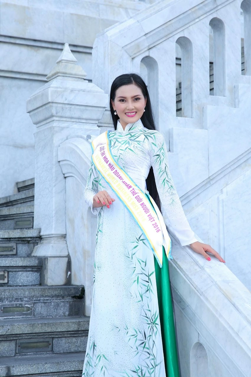 Hoa hậu Kim Thoa hát nhạc vàng đậm chất miền Tây