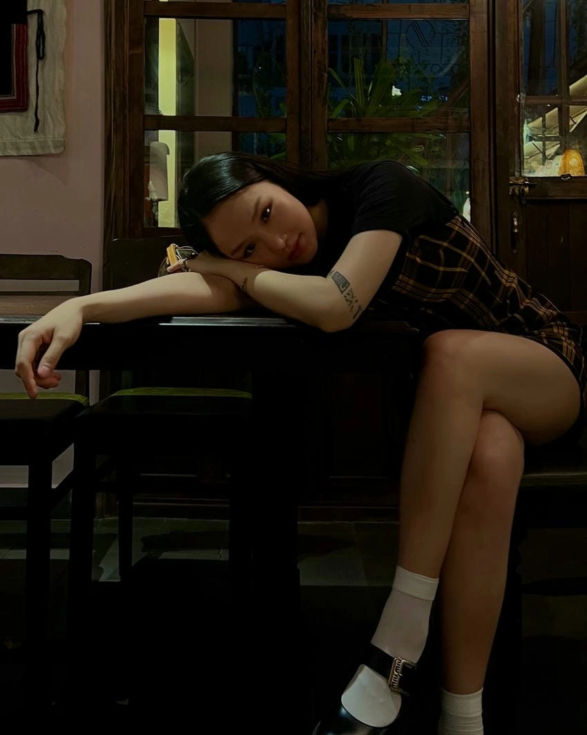 Hoa hồng đen Miu Lê, phong cách mạnh mẽ mới lạ