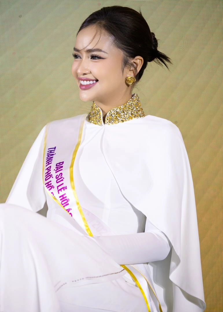 Ngọc Châu official truyền cảm hứng qua từng khoảnh khắc