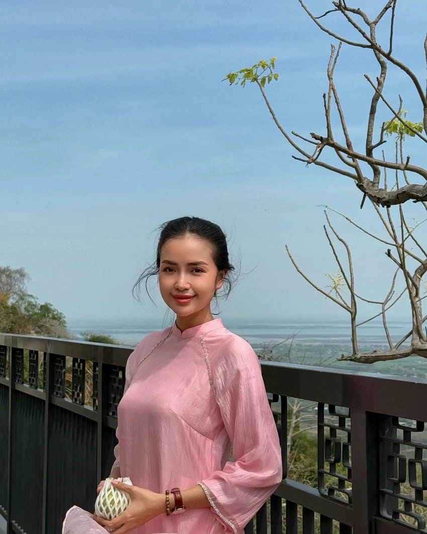 Hoa hậu Ngọc Châu Miss Universe tự tin tỏa sáng