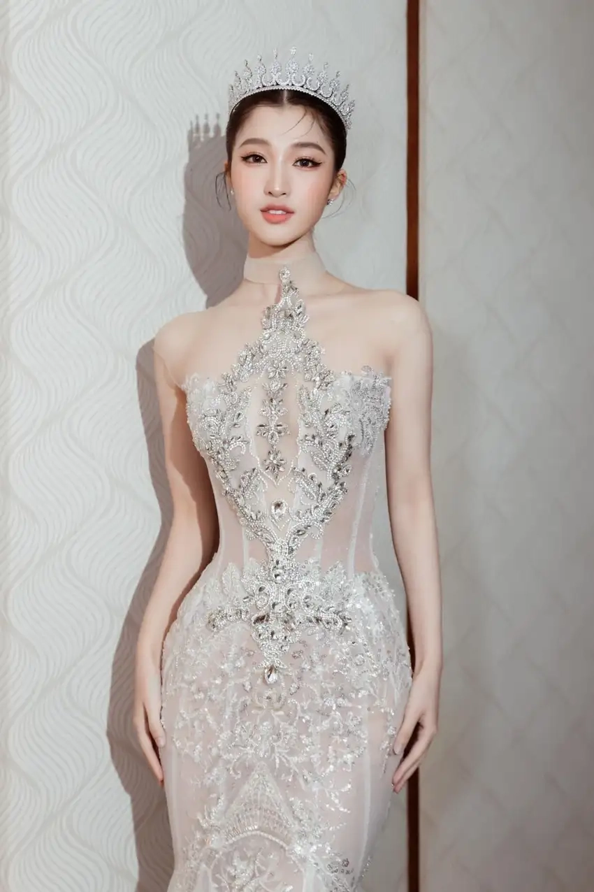 Á hậu Phương Nhi tốt nghiệp Đại học Luật Hà Nội