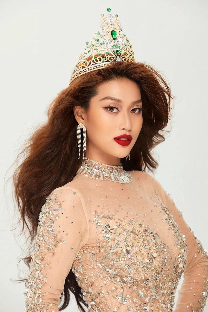 Vương miện Miss Grand Vietnam lộng lẫy trên đầu Thiên Ân