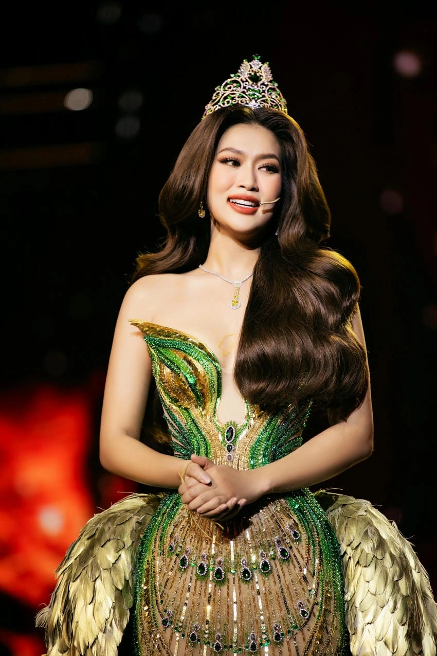 Vương miện của Thiên Ân The Wings of Beauty giá trị bạc tỷ