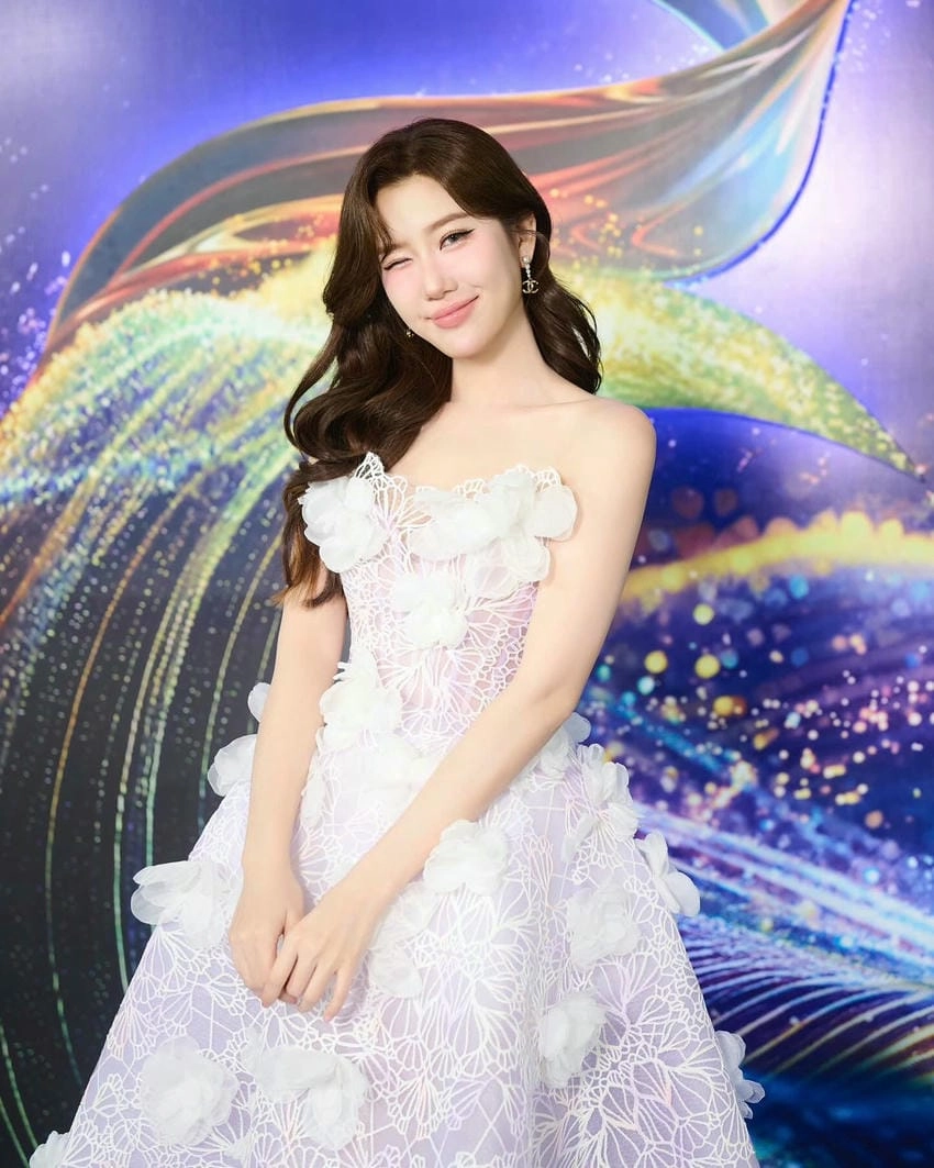 Thuý Ngân lộ diện rạng rỡ trong showbiz Việt