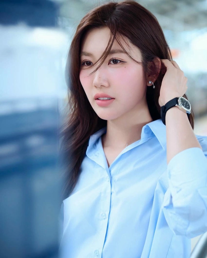 Thuý Ngân thi hoa hậu gây bão truyền thông