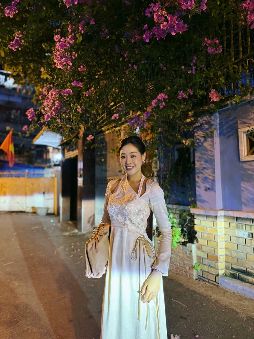 Vẻ đẹp duyên dáng của Hoa hau Khánh Vân