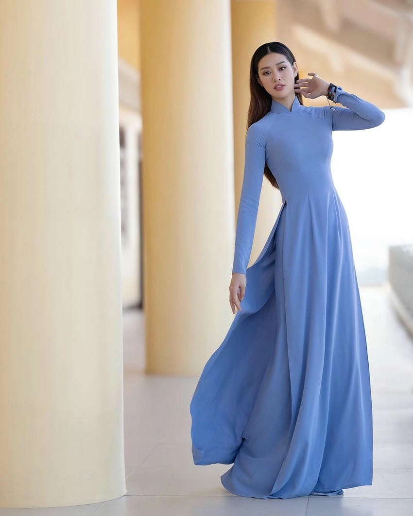 Nguyễn Trần Khánh Vân diện áo dài hút mắt người nhìn