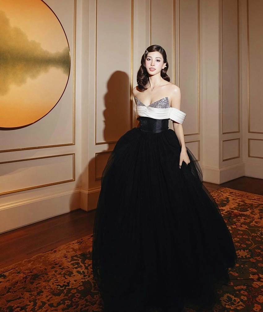 Trần Tiểu Vy catwalk đỉnh cao hút mắt