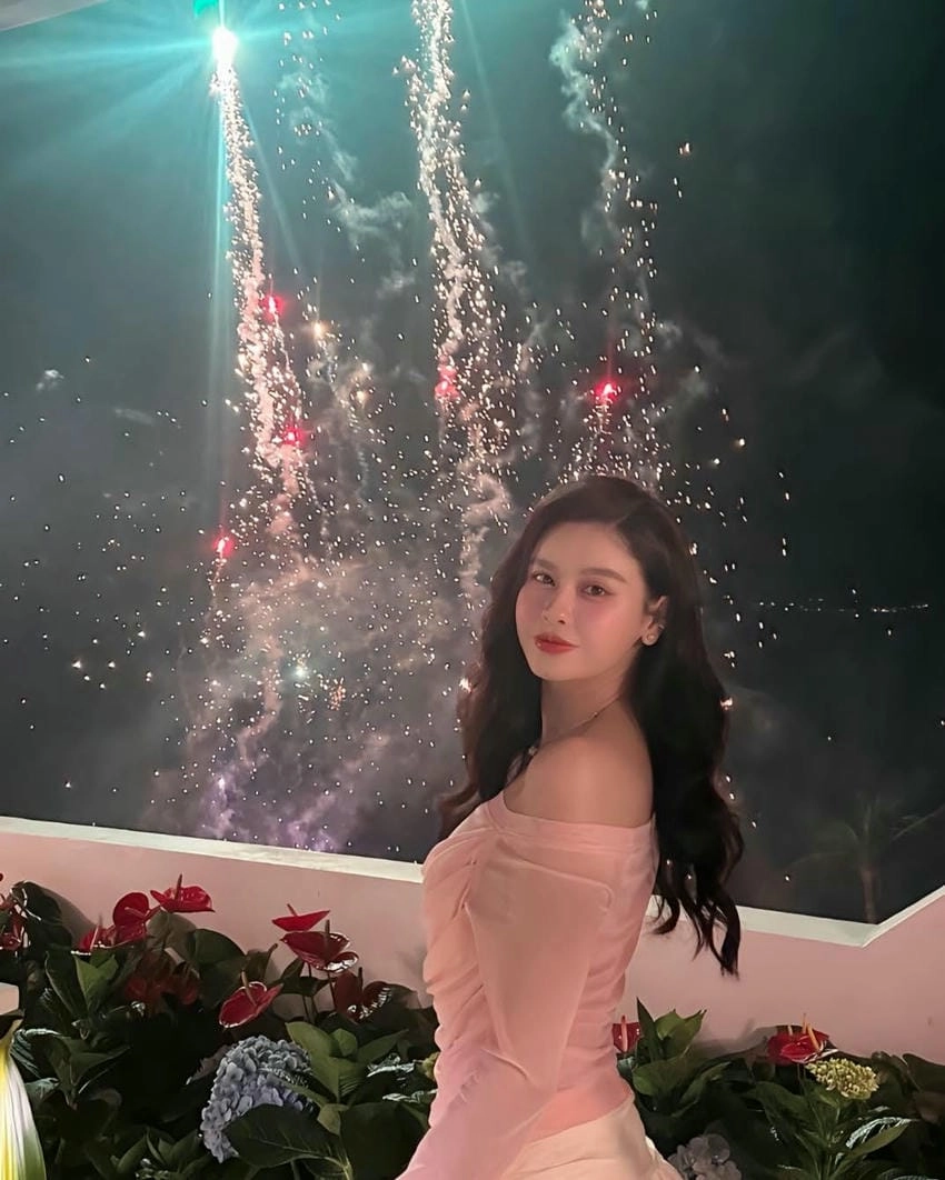Trương Quỳnh Anh live, năng lượng sân khấu bùng nổ