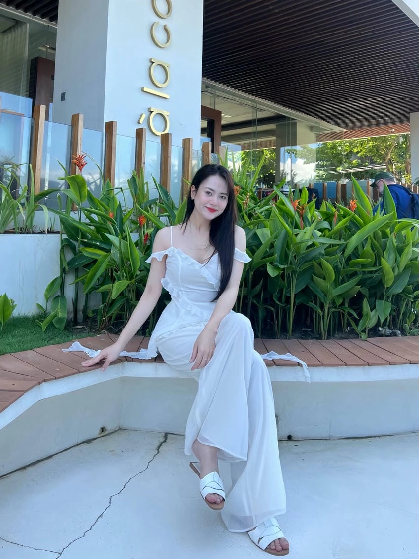 Diễn viên Việt Hoa sinh con vẫn giữ phong độ đỉnh cao