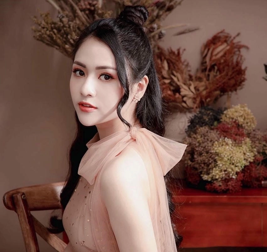 Tiểu sử của diễn viên Việt Hoa, từ Yên Bái đến hào quang