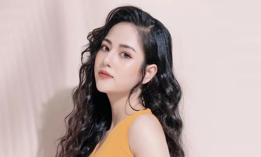 Diễn viên Việt Hoa tỏa sáng với nét đẹp cuốn hút