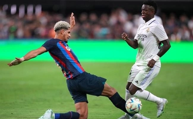 Vai Trò Của Hậu Vệ Đánh Chặn Trong Đội Bóng