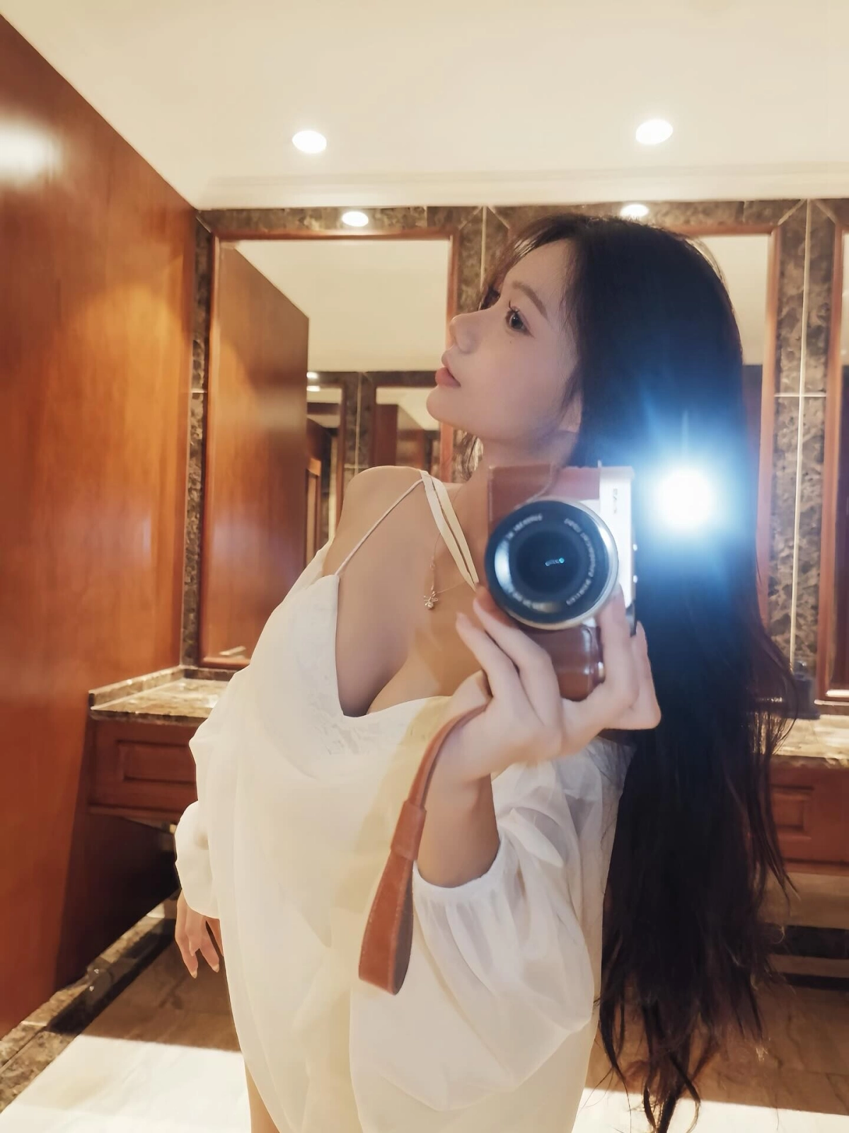 Gái xinh chụp dáng nóng bỏng sexy cuốn hút pose quyến rũ mê hoặc