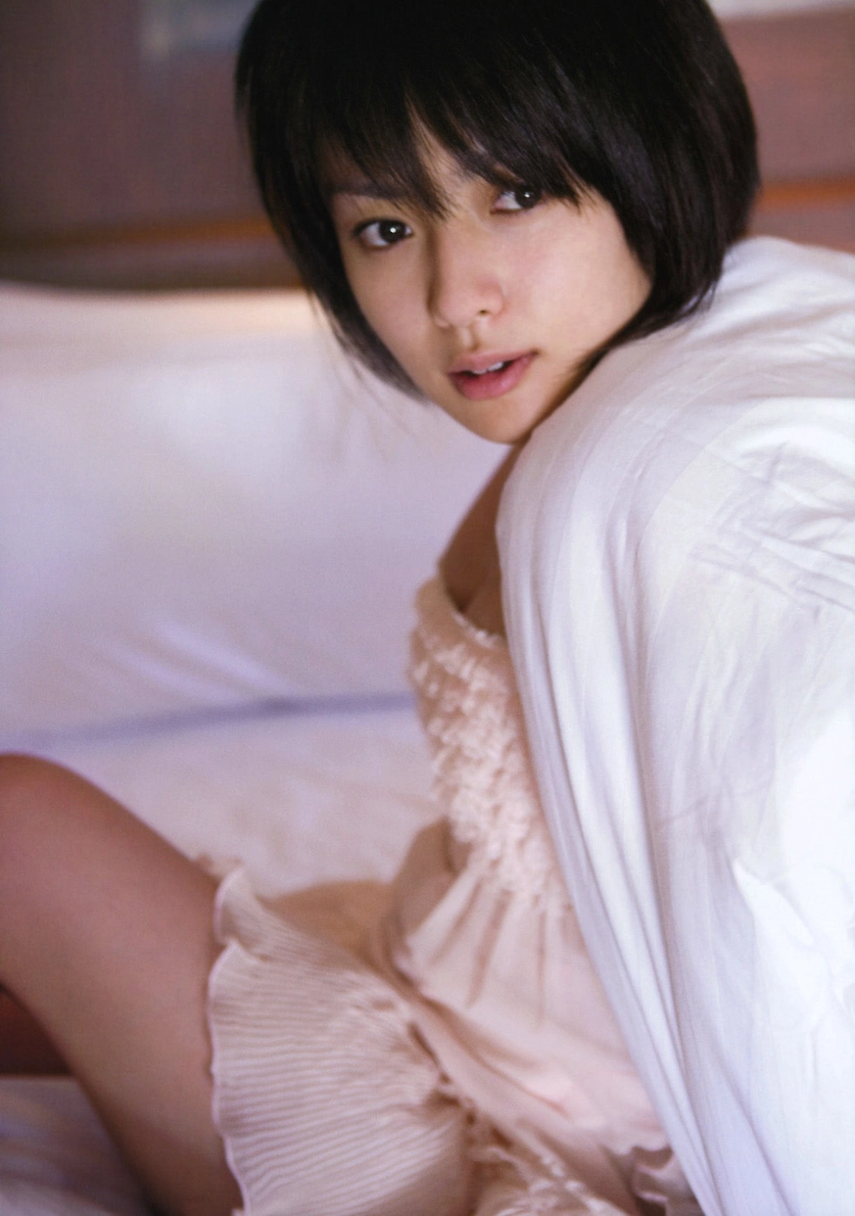 Vẻ đẹp Fukada Kyoko gợi cảm nhẹ nhàng