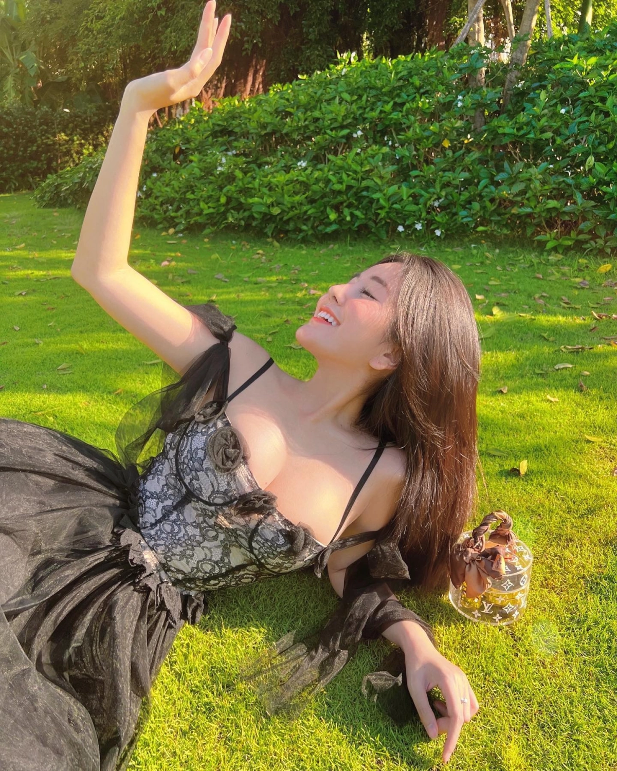 Gái xinh khoe hàng sexy nóng bỏng cuốn hút vẻ đẹp quyến rũ mạnh mẽ