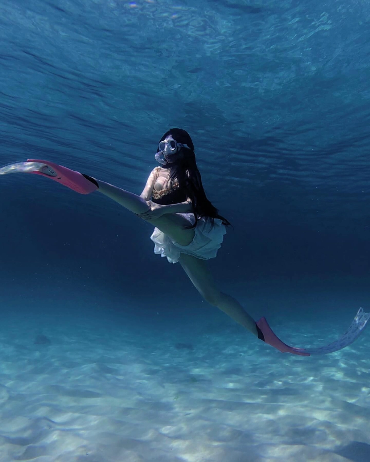 Sẽ khoe hàng sexy nóng bỏng cuốn hút thân hình hở hang mê hoặc mạnh