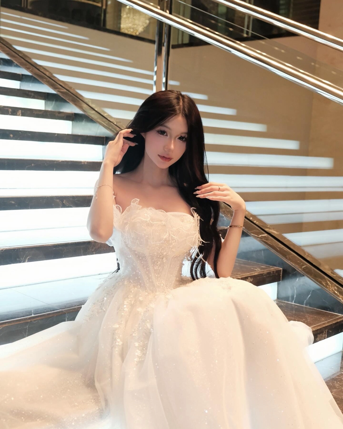 Bú vú gái xinh sexy nóng bỏng cuốn hút khoái lạc mê hoặc mạnh mẽ