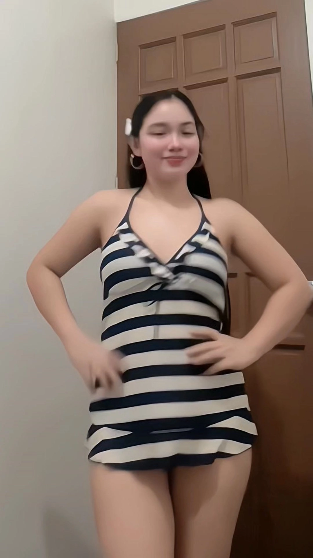 Gái xinh vú to trắng nỏn nóng bỏng sexy cuốn hút da trắng mê ly