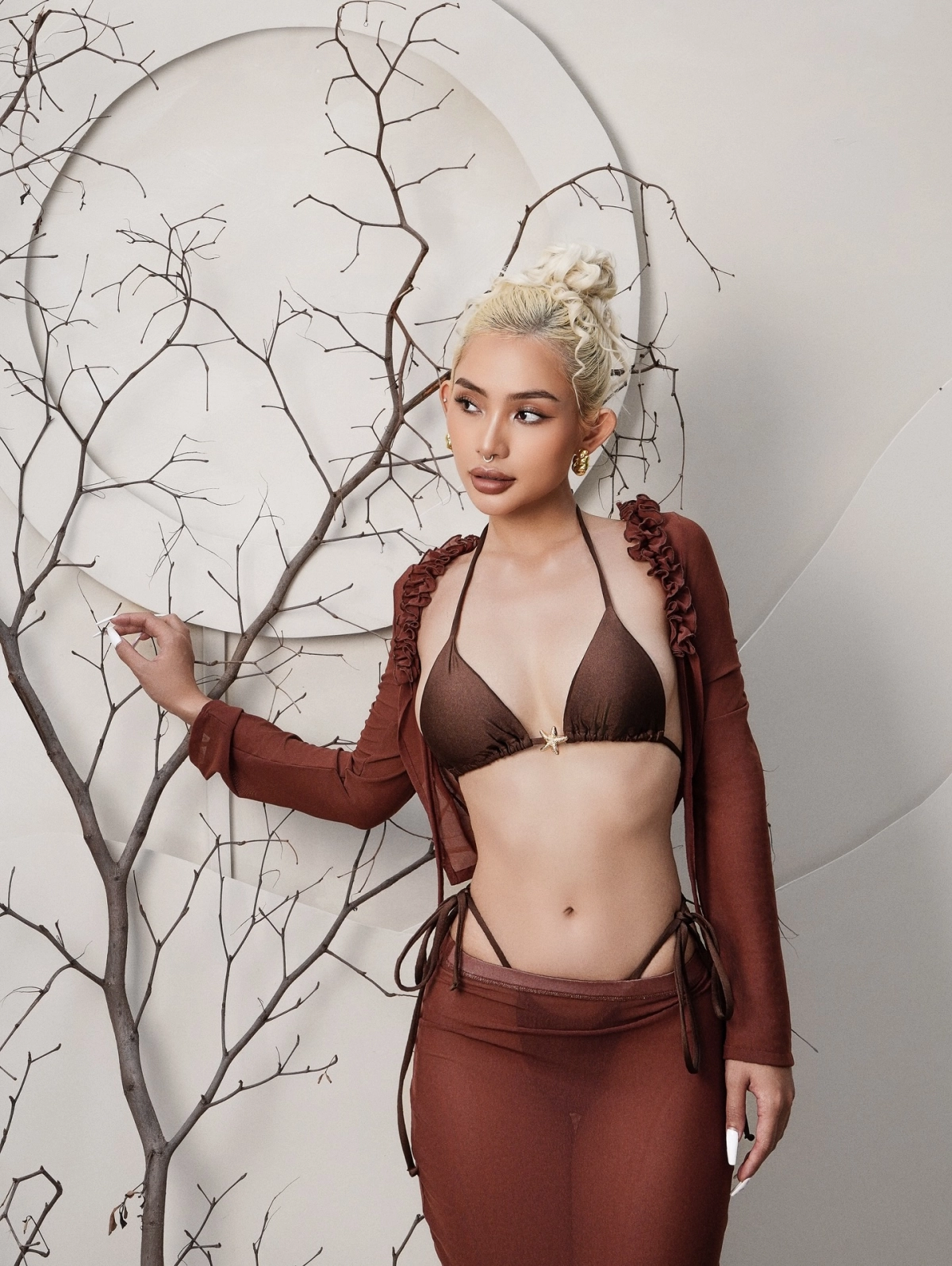 Gái xinh khoe vú sexy nóng bỏng cuốn hút vòng một bốc lửa mê hoặc